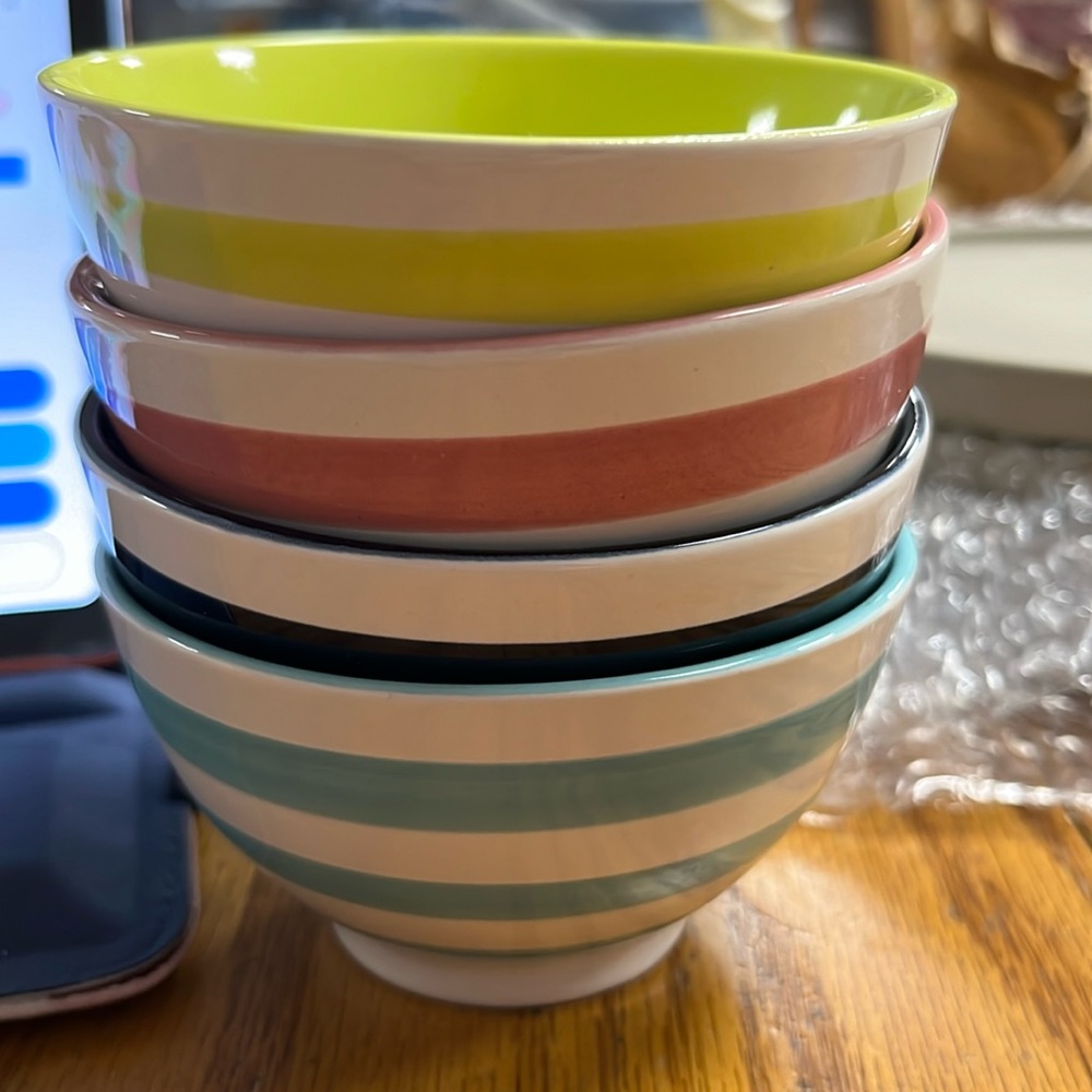 Thirty one ice cream bowls